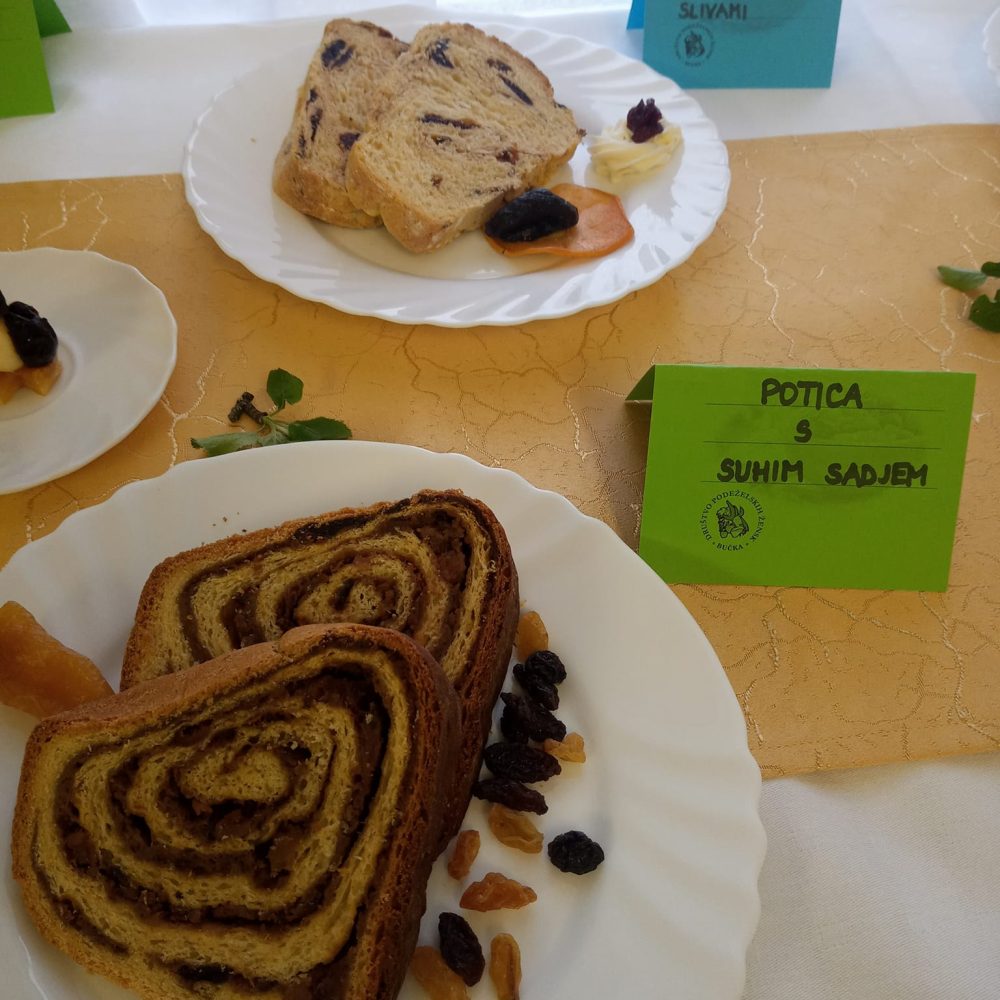 potica s suhim sadjem