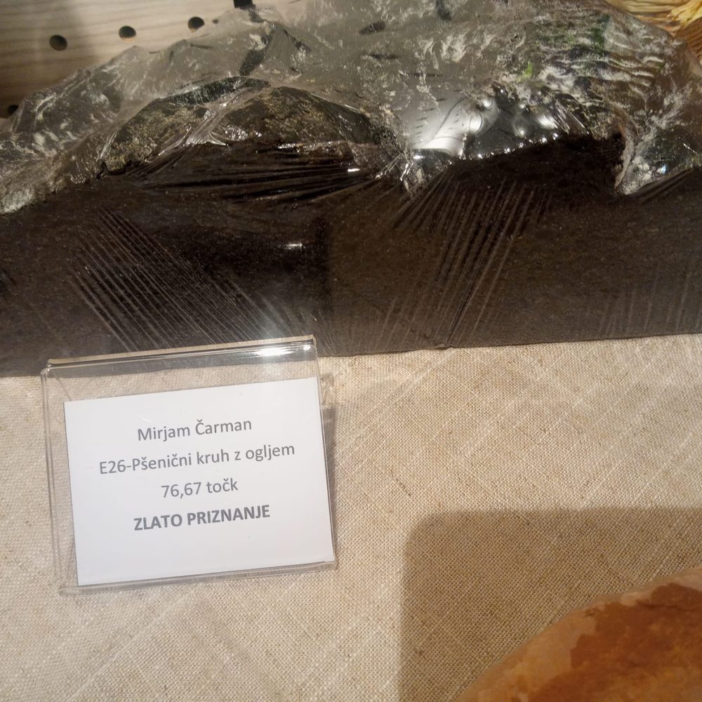 pšenični kruh z ogljem